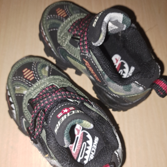 🙂 3/15 Skechers baby tennis shoes size 5🏀 - Picture 6 of 6